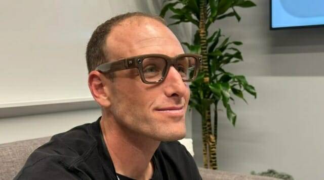 메타가 최근 공개한 디스플레이 내장형 스마트 글래스 '메타 레이벤 디스플레이' (사진=씨넷)