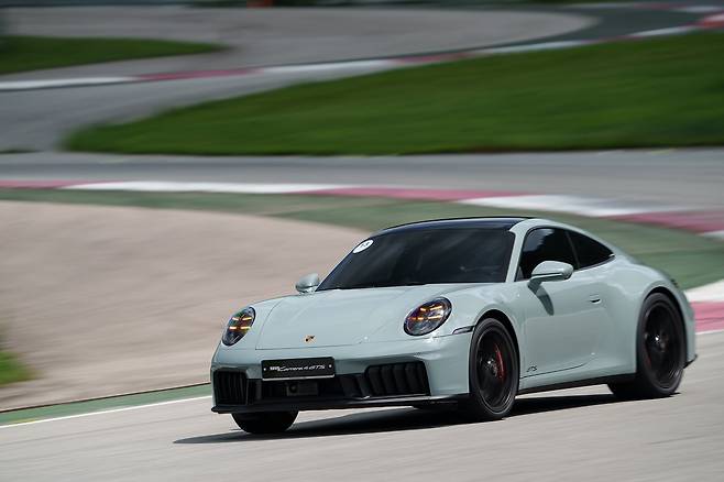 포르셰 신형 911 카레라 4 GTS 서킷 주행 모습. /포르쉐코리아 제공