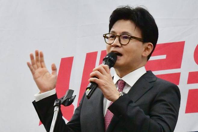 한동훈 국민의힘 전 대표가 지난 11일 오후 광주 서구 홀리데이인호텔에서 열린 김화진 국힘 전남도당위원장 취임식에 참석해 축사하고 있다. ⓒ뉴시스