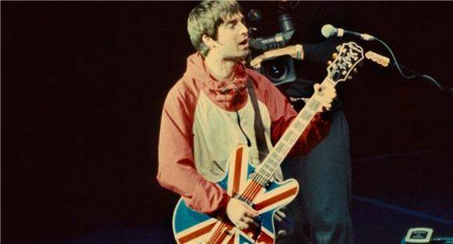 기타 실력 못잖게 보컬도 괜찮아. ⓒ찬란