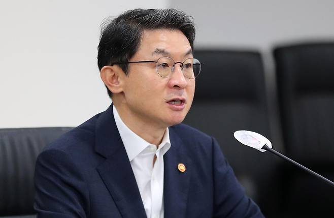 이억원 금융위원장이 19일 서울 영등포구 여의도 중소기업중앙회에서 열린 생산적 금융 대전환 회의에서 발언하고 있다. 2025.09.19. [서울=뉴시스]