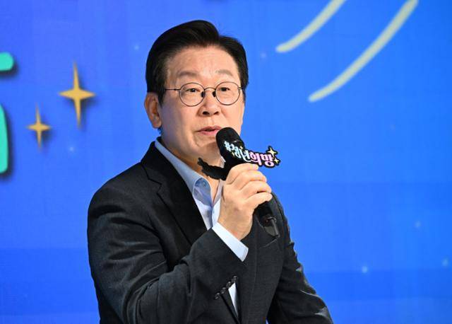 이재명 대통령이 19일 서울 마포 구름아래소극장에서 열린 2030 청년 소통·공감 토크콘서트에서 발언하고 있다. 왕태석 선임기자