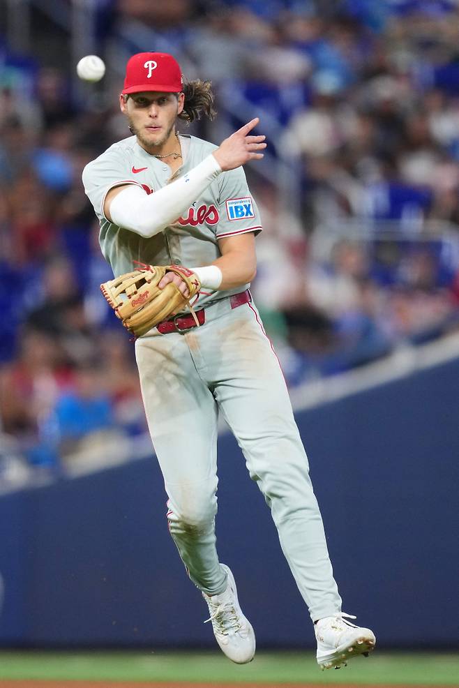 <yonhap photo-2702="">어깨 부상을 털고 빅리그에 복귀한 알렉 봄의 수비 모습. [AFP=연합뉴스]</yonhap>