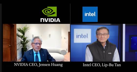 19일 젠슨 황 엔비디아 최고경영자(CEO)와 립부탄 인텔 CEO가 양사의 투자 및 협력 발표 간담회를 화상으로 열었다. [사진 엔비디아]