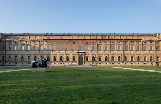 알테 피나코텍과 정원의 조각들. ©Alte Pinakothek