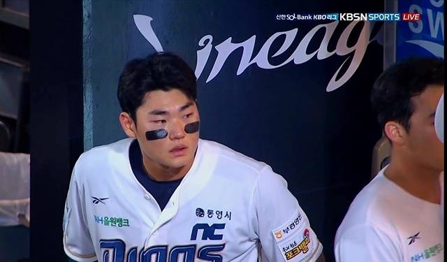 김주원이 19일 창원 롯데전에서 눈물을 보이고 있다. 사진=중계화면 캡쳐