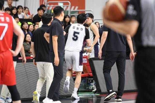 KCC 관계자는 김동현에 대해 “정밀검진이 필요하지만 당장 큰 부상은 아닌 것 같다고 판단하고 있다. 다만 통증을 느끼고 있기에 정밀검진을 곧 받을 예정이다”라고 이야기했다. 사진=KBL 제공