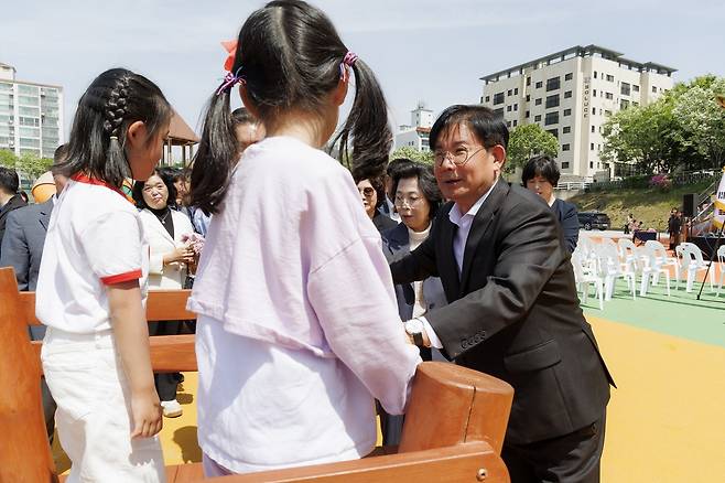 어린이 체육대회 격려