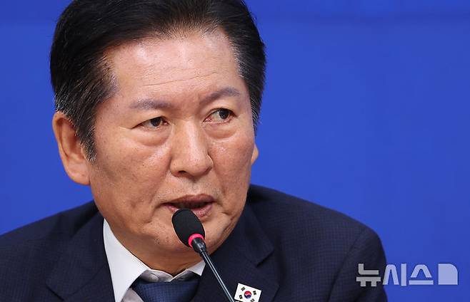 [서울=뉴시스] 김명년 기자 = 정청래 더불어민주당 대표가 지난 18일 오후 서울 여의도 국회에서 열린 '서울·인천·강원 예산정책협의회에서 발언하고 있다. 2025.09.18. kmn@newsis.com