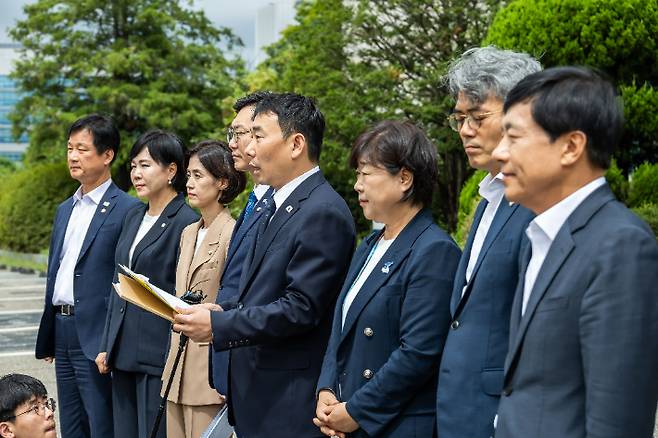 법사위 현장검증 마치고 브리핑하는 김용민 간사. 연합뉴스