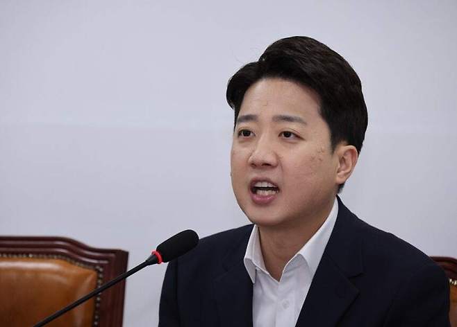 개혁신당 이준석 대표가 15일 오전 서울 여의도 국회에서 열린 최고위원회의에서 발언을 하고 있다. 뉴시스