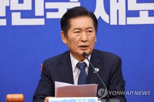 정청래 더불어민주당 정청래 대표가 19일 서울 여의도 국회에서 열린 최고위원회의에서 발언하고 있다. 연합뉴스