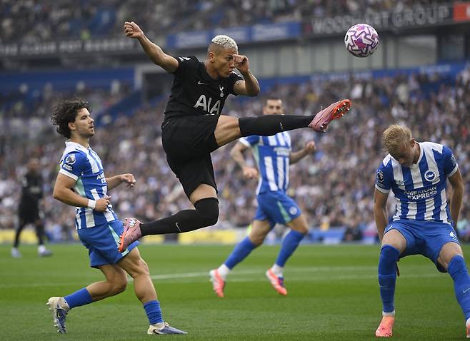 2025-2026시즌 프리미어리그 5R 브라이턴전 공을 잡는 히샬리송. 로이터연합뉴스