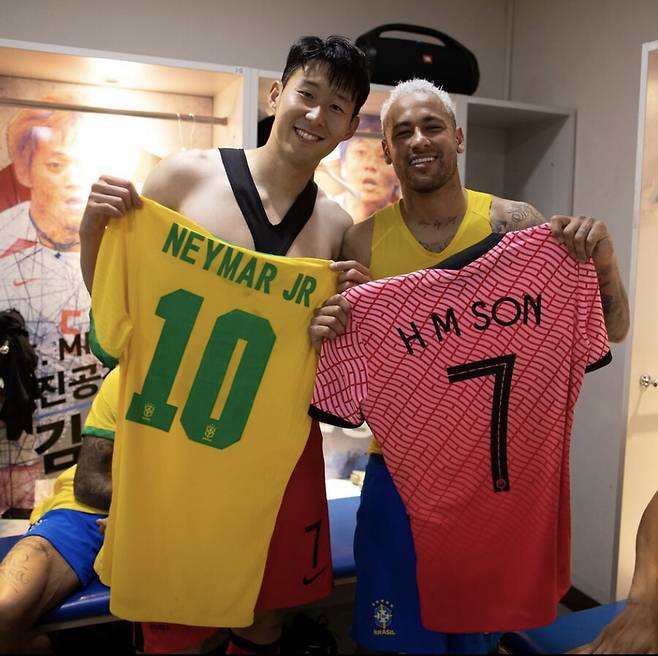 ▲ 홍명보 감독은 대표팀 사령탑 부임 당시 “북중미 월드컵 8강 이상의 성과를 내는 것이 목표다”라며 장담했다. 브라질은 사상 최초로 외국인 사령탑에게 지도를 받게 됐다. 홍명보 감독과 안첼로티 감독의 지도력 싸움이 10월 서울에서 펼쳐진다.