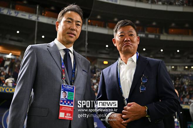 ▲ 도쿄시리즈에 해설위원으로 참여한 구로다 히로키. 오른쪽은 후쿠도메 고스케.