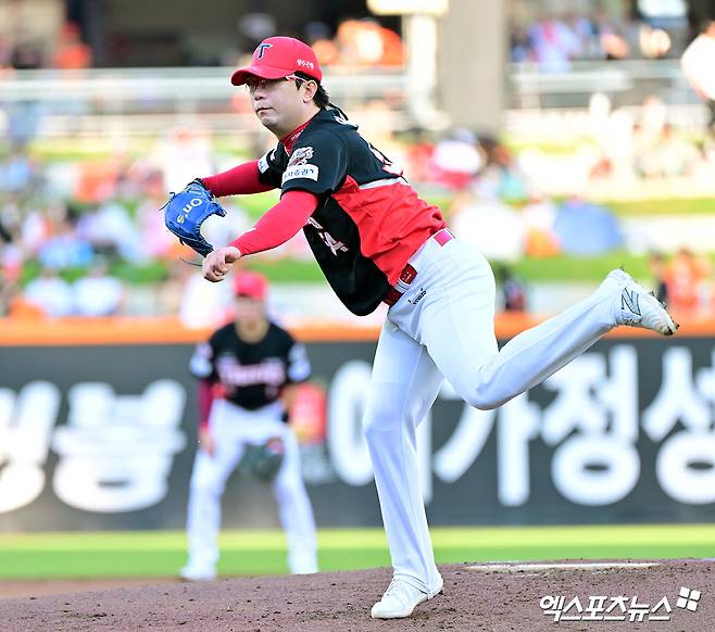 9일 오후 대전 한화생명 볼파크에서 열린 '2025 신한 SOL Bank KBO리그' KIA 타이거즈와 한화 이글스의 경기, 1회말 KIA 선발투수 양현종이 투구 준비를 하고 있다. 엑스포츠뉴스 DB