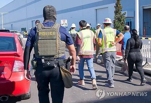 미국 이민당국 조지아주 공장 건설현장 단속 모습 [미 이민세관단속국(ICE) 제공. 재판매 및 DB 금지]