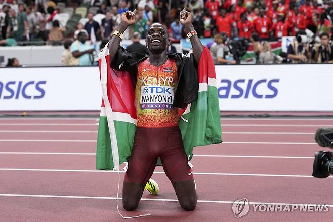 완요니, 남자 800ｍ 우승 (도쿄 AP=연합뉴스) 완요니가 20일 일본 도쿄 국립경기장에서 열린 2025 세계육상선수권 남자 800ｍ에서 우승한 뒤, 기뻐하고 있다.