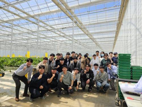 ◇홍천 스마트농업기업 베이직 에그테크. 베이직 에그테크는 지역 청년 농업인 네트워크를 조성하고, 농업고등학교 학생들을 대상으로 멘토링을 운영하고 있다.