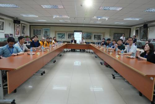 대만 타오위안시립평진고등학교(桃園市立平鎮高級中等學校)를 방문한 ‘2025 강원 교육정책 발굴 학술연수단’.