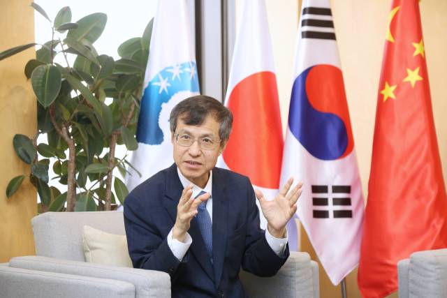 이희섭 TCS 사무총장은 한국과 일본, 중국 등 이웃 3국은 생활·경제공동체로서 저출산 고령화, 도심 재생, 황사 등 여러 문제 해결에 협력해야 한다고 강조했다. 이무성 객원기자