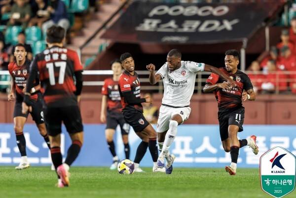 21일 저녁 포항스틸야드에서 열린 포항스틸러스와 제주SK의 K리그1 30라운드 경기 (사진=한국프로축구연맹)