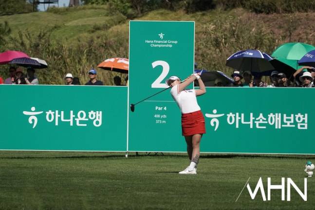 이다연이 21일 열린 하나금융그룹 챔피언십 최종라운드에서 샷을 하고 있다.