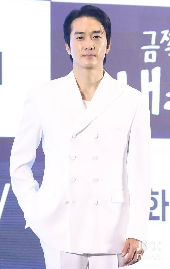 12일 오후 서울 구로구 더 세인트에서 지니 TV 오리지널 '금쪽같은 내 스타' 제작발표회가 열렸다. 최영훈 감독, 배우 엄정화, 송승헌, 이엘, 오대환이 참석했다. 박세완 엔터뉴스팀 기자 park.sewan@jtbc.co.kr