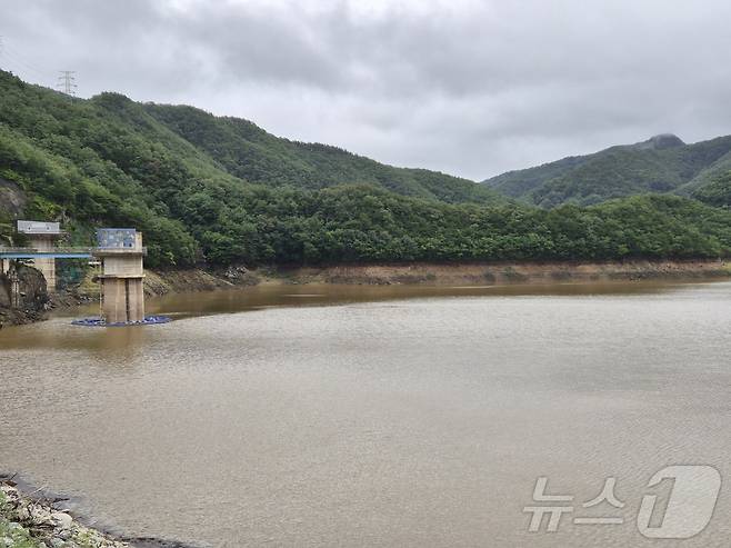 20일 강원 강릉 오봉저수지 모습. 이날 오후 2시 35분까지 농촌용수 정보시스템에서 확인한 저수율은 42.6%다. 2025.9.20/뉴스1 ⓒ News1 윤왕근 기자