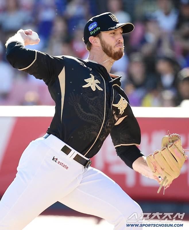 21일 수원 케이티위즈파크에서 열린 KT와 삼성의 경기. 7회 구원 등판한 KT 패트릭. 수원=송정헌 기자songs@sportschosun.com/2025.09.21/