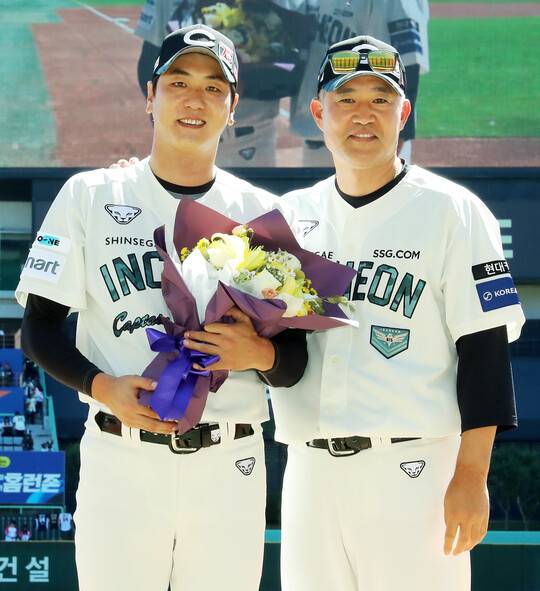 김광현(왼쪽). ⓒSSG랜더스