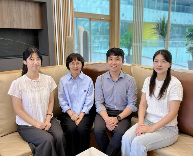 이주영(왼쪽 두번째) KAIST 공학생물학대학원(생명과학과 겸임) 교수, 노명현(왼쪽 세번째) 화학연 박사.