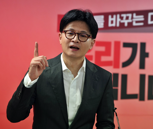 국민의힘 제21대 대통령후보 경선에 출마한 당시의 한동훈 전 당대표.<‘한동훈 official’ 페이스북 사진 갈무리>