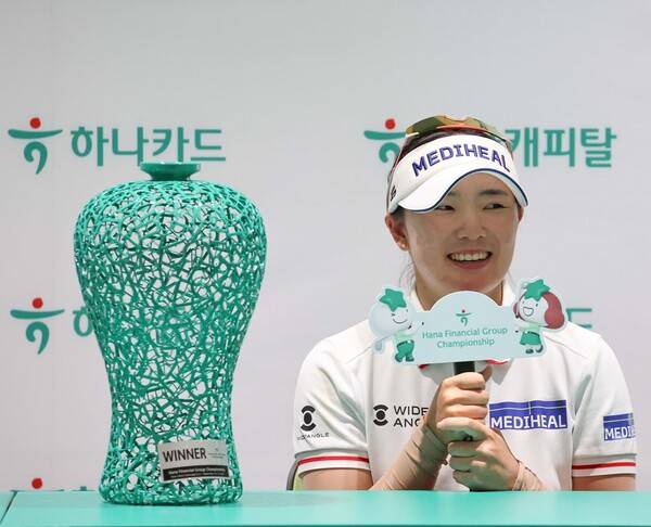 2025년 한국여자프로골프(KLPGA) 투어 하나금융그룹 챔피언십 우승을 차지한 이다연 프로가 우승 기자회견하는 모습이다. 사진제공=KLPGA&nbsp;(사진을 무단으로 사용하지 마십시오.)