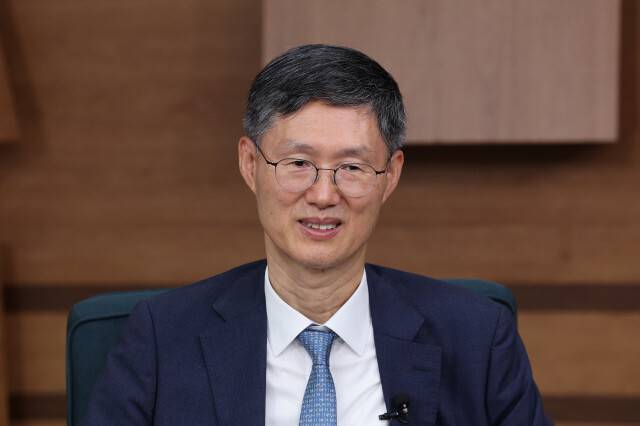 문형배 전 헌법재판소장 권한대행이 지난 8월 29일 서울 마포구 한겨레신문사에서 인터뷰하고 있다. 정용일 선임기자 yongil@hani.co.kr