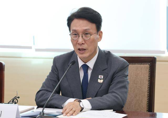 김민석 국무총리가 5일 서울 종로구 정부서울청사에서 열린 2025년 APEC 정상회의 제8차 준비위원회 회의에서 모두발언을 하고 있다. 뉴스1