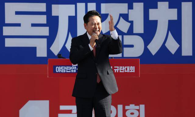 장동혁 국민의힘 대표가 21일 대구 동구 동대구역 광장에서 열린 야당탄압·독재정치 국민 규탄대회에서 발언을 하고 있다. 뉴시스
