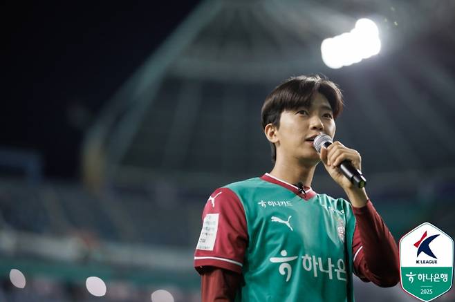 20일 대전월드컵경기장을 찾은 가수 임영웅. 사진=프로축구연맹