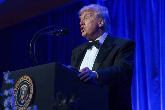 20일(현지시간) 도널드 트럼프 미국 대통령이 미국 버지니아주 마운트 버논 저택에서 열린 미국 코너스톤 연구소의 제4회 연례 창립자 만찬에서 연설하고 있다. [AP=연합뉴스]