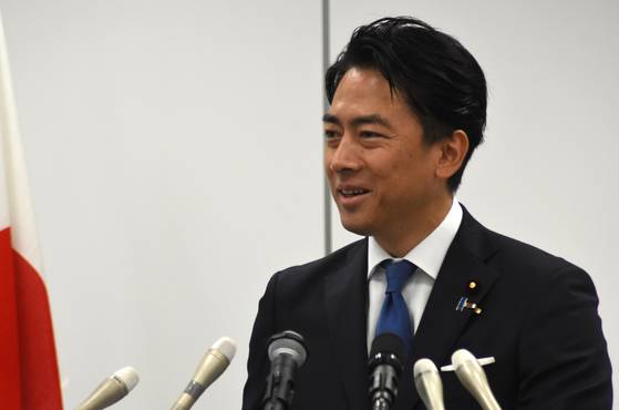 고이즈미 신지로 농림수산상이 지난 20일 일본 도쿄에서 자민당 총재 선거 출하회견을 하고 있다. 오누키 도모코 특파원