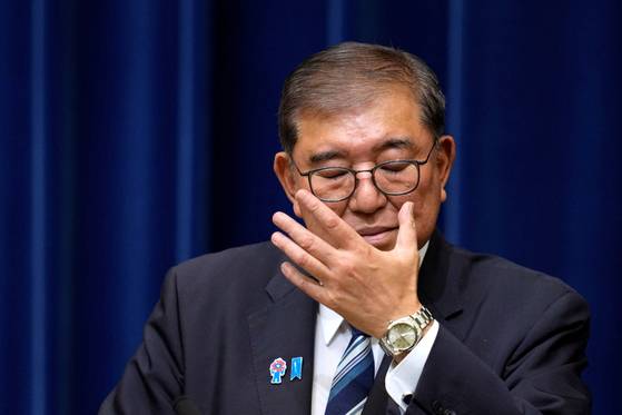 지난 7일 긴급 기자회견을 열고 사퇴 표명을 한 이시바 시게루 일본 총리. 로이터=연합뉴스