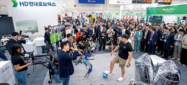 지난해 대구가 미래산업 전시회를 통합해 처음 개최했던 ‘2024 미래혁신기술박람회(FIX 2024)’의 모습.  엑스코 제공