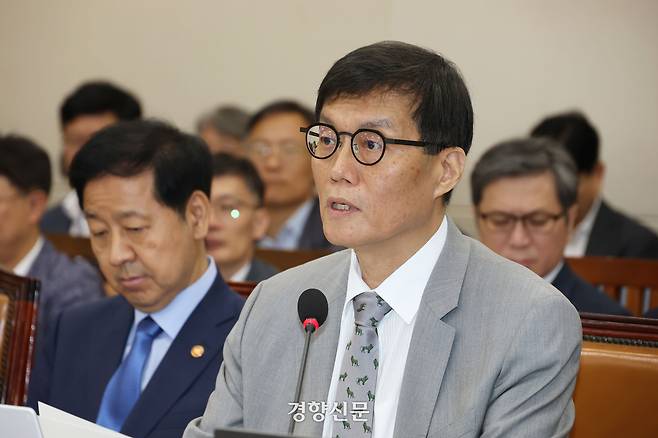 이창용 한국은행 총재가 지난달 19일 국회 기획재정위원회 전체회의에서 발언하고 있다. 한수빈 기자