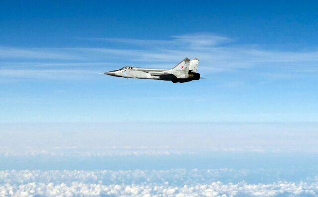 지난 19일(현지시간) 러시아 미그-31 전투기가 에스토니아 영공을 침범한 뒤 발트해 상공을 비행하는 모습. 스웨덴 공군이 공개한 사진이다. AFP연합뉴스