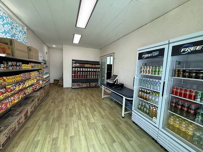 17일 해양수산부가 경남 통영시에 편의점 기업 씨스페이스와 문을 연 무인점포 ‘어복점빵’ 내부. <해양수산부>