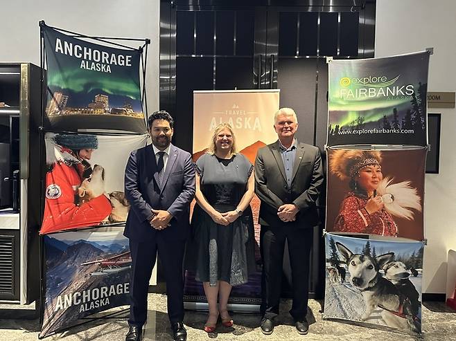 알래스카관광청 관계자들.  /사진= 강예신 여행+ 기자