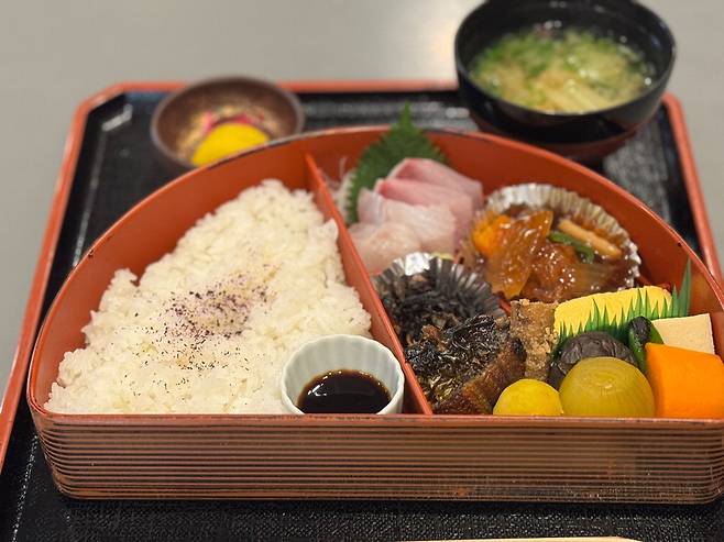 오사카 109년 노포 에도시쿠의 도시락 정식