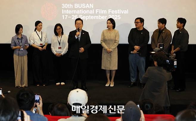 이재명 대통령과 김혜경 여사가 20일 부산 영화의 전당에서 부산국제영화제 공식상영작을 관람한 뒤 무대에서 발언하고 있다. 2025.9.20 [대통령실사진기자단 매일경제 김호영]