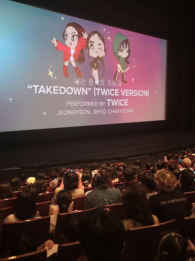 20일 부산국제영화제 스페셜 상영으로 마련된 넷플릭스 영화 ‘케이팝 데몬 헌터스’ 싱어롱 상영 현장. 손미정 기자