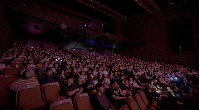 20일 부산국제영화제 스페셜 상영으로 마련된 넷플릭스 영화 ‘케이팝 데몬 헌터스’ 싱어롱 상영 현장 [부산국제영화제 제공]